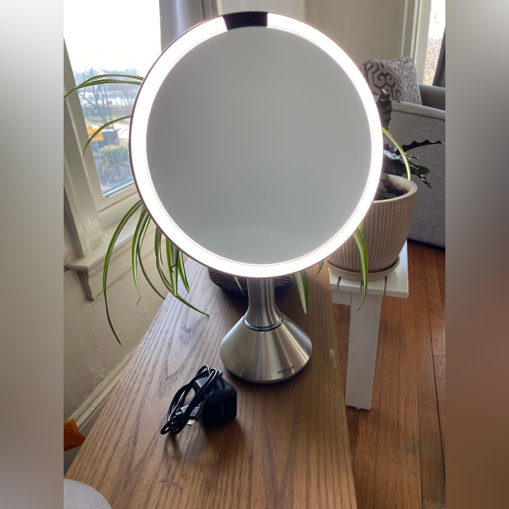 Excellent condition, luxury brand SimpleHuman 5x mag fully adjustable mirror